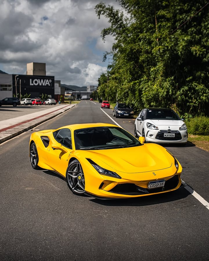 FERRARI F8 TRIBUTO
