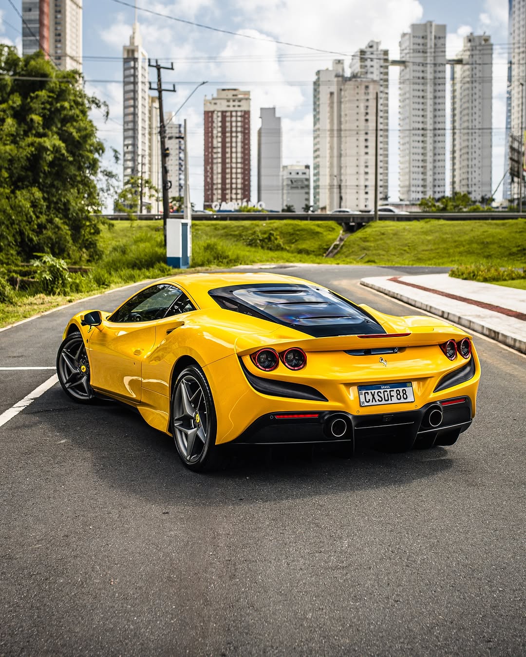 FERRARI F8 TRIBUTO - Imagem 12