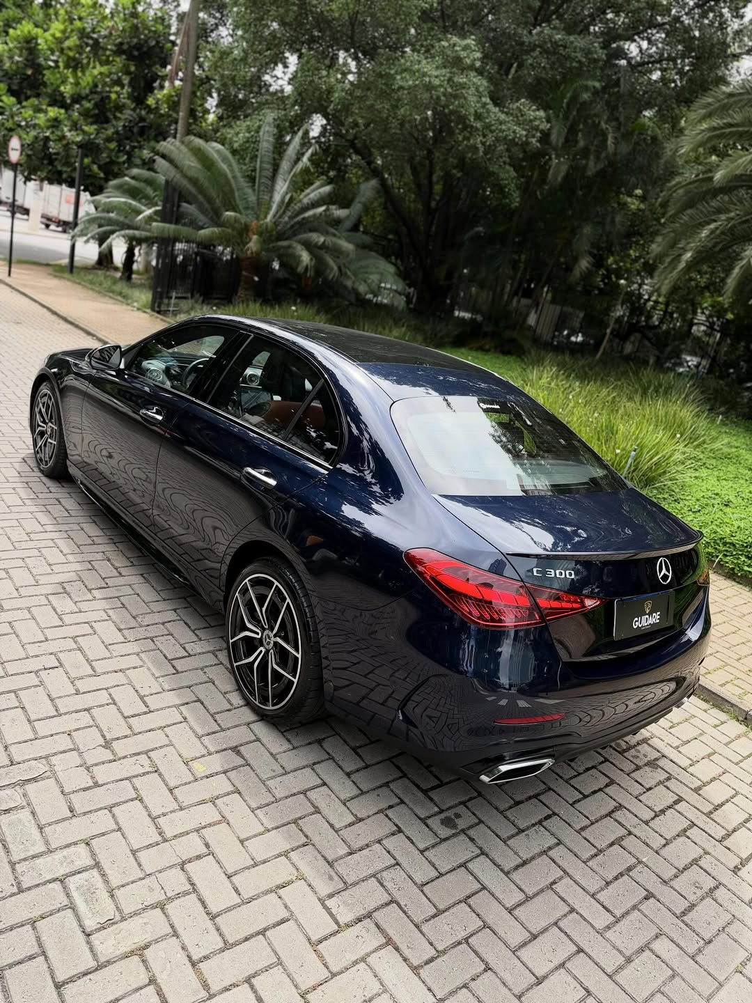 MERCEDES-BENZ C300 EQBOOST HÍBRIDO AMGLINE - Imagem 4