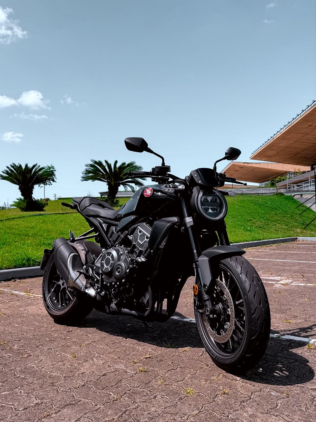 HONDA CB 1000R BLACK EDITION - Imagem 1