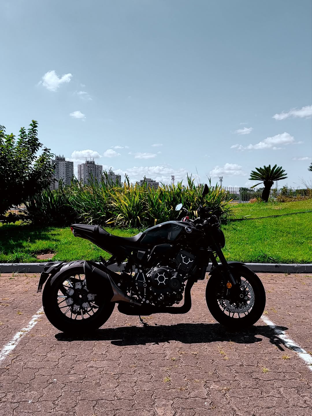 HONDA CB 1000R BLACK EDITION - Imagem 5