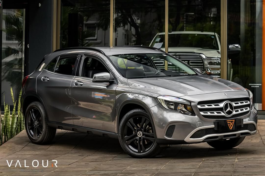 MERCEDES-BENZ GLA200 - Imagem 1