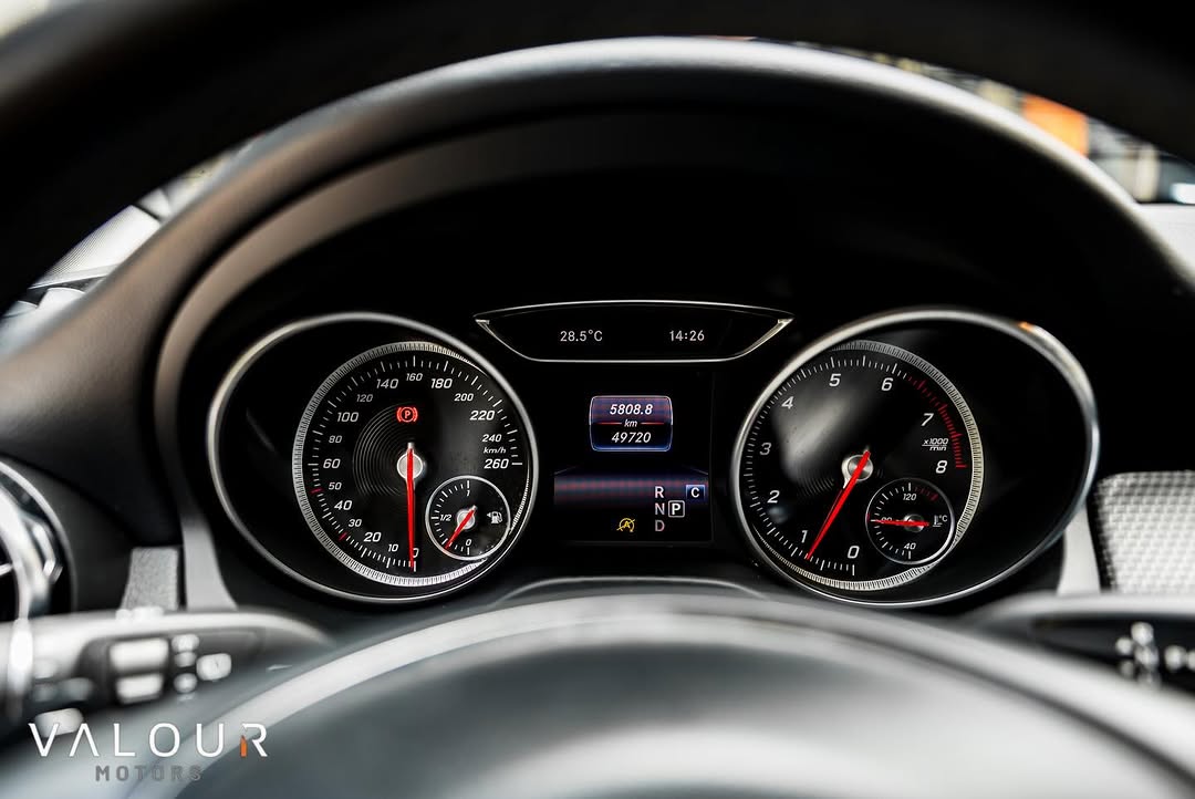 MERCEDES-BENZ GLA200 - Imagem 13