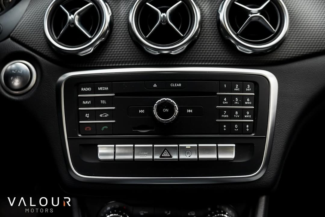 MERCEDES-BENZ GLA200 - Imagem 16
