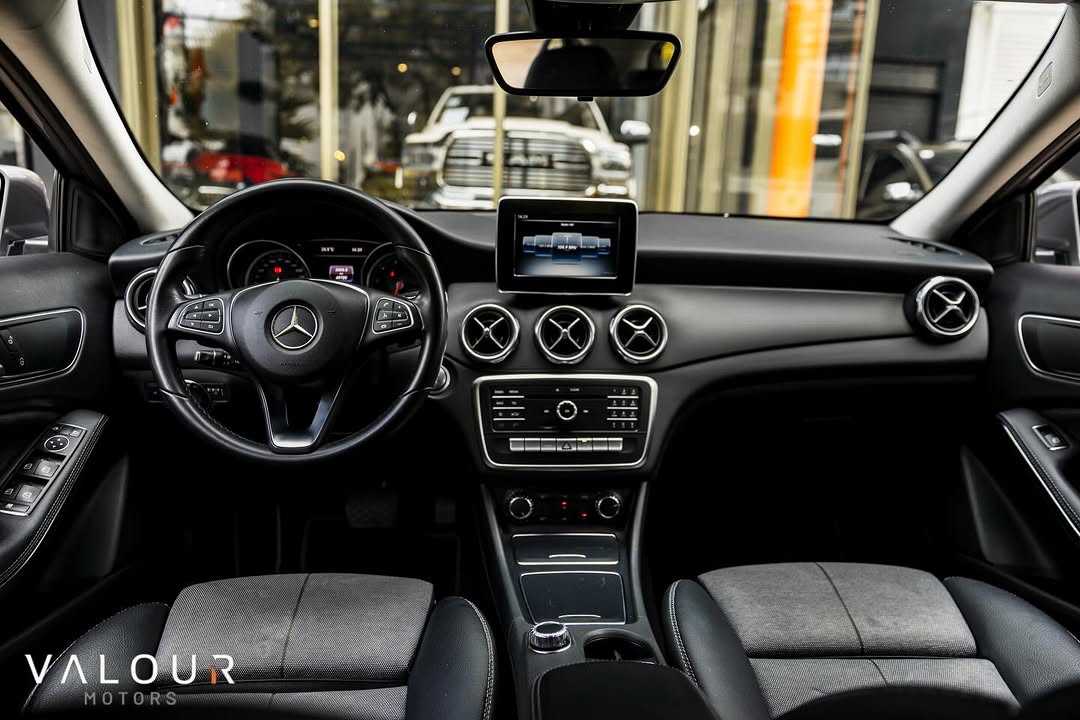 MERCEDES-BENZ GLA200 - Imagem 18
