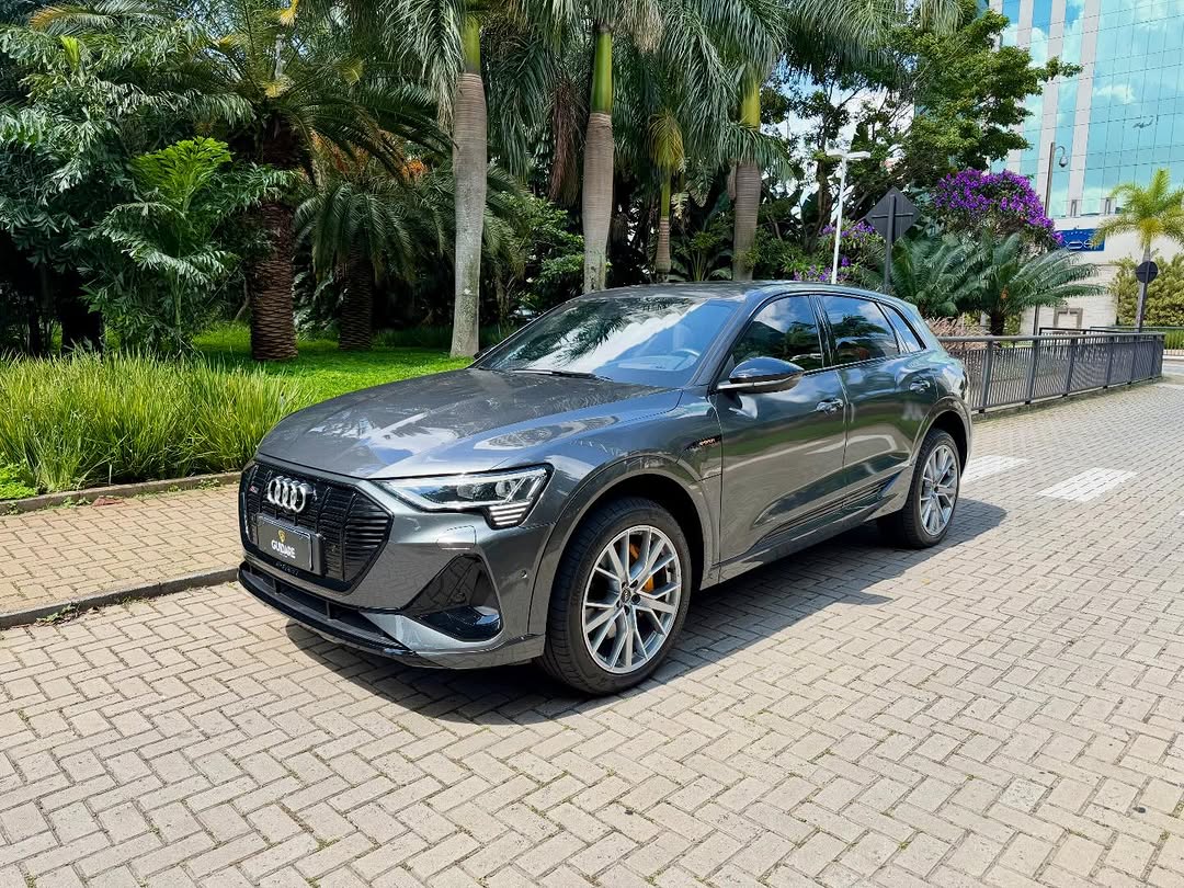 AUDI E-TRON PERFORMANCE BLACK QUATTRO - Imagem 1