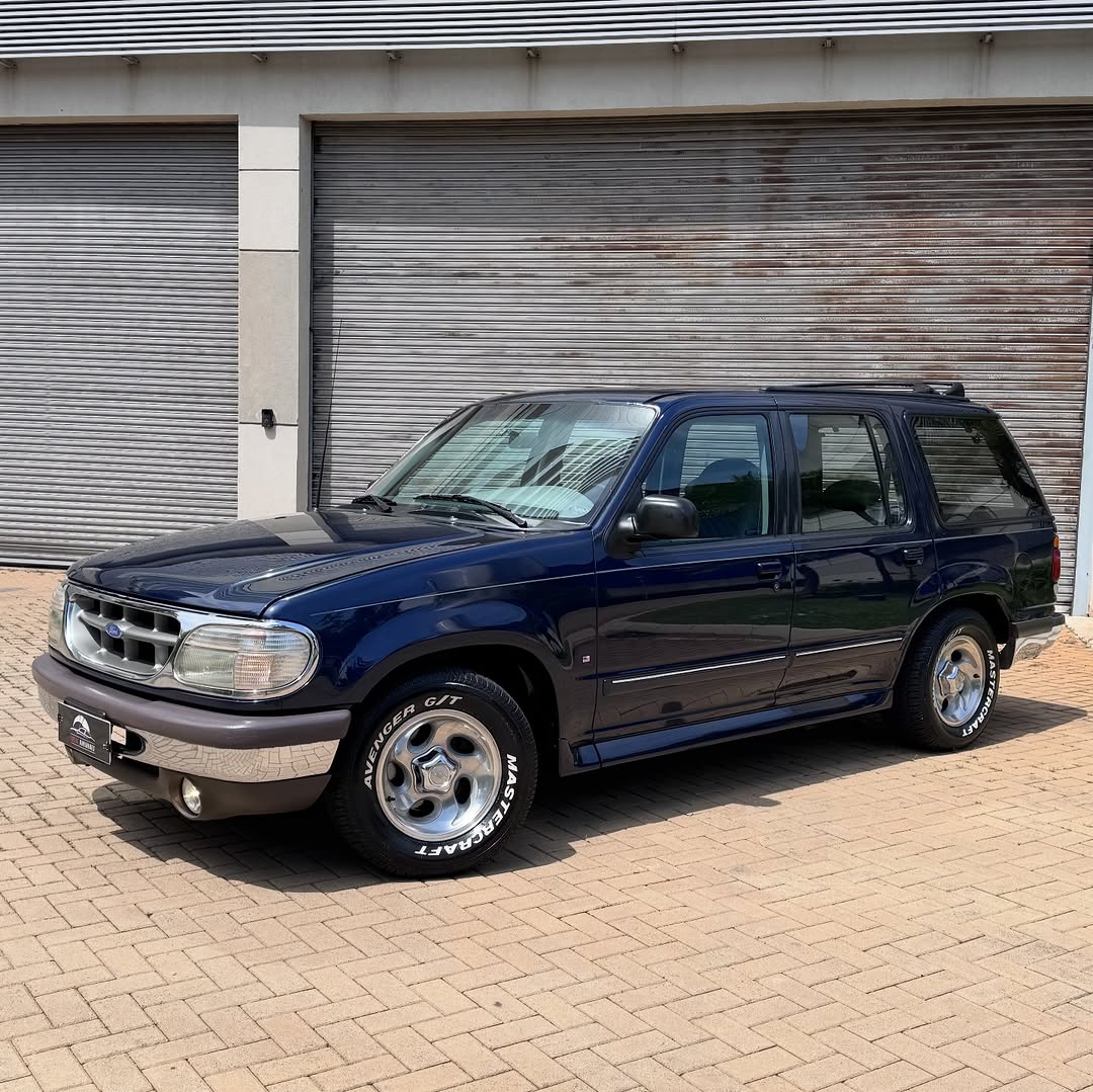 FORD EXPLORER XLT - Imagem 1