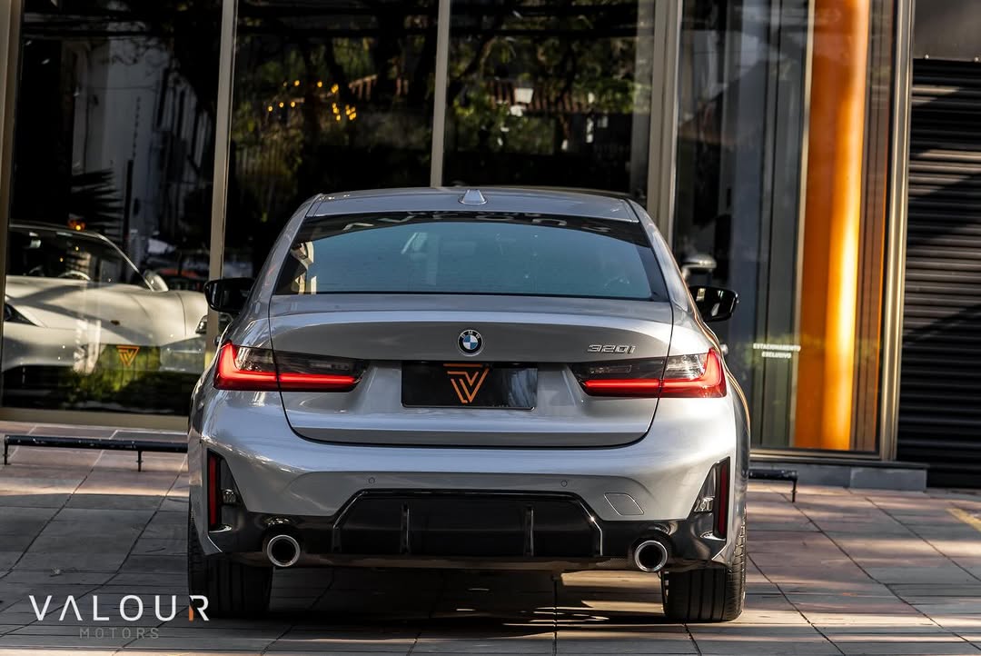 BMW 320I M SPORT - Imagem 11