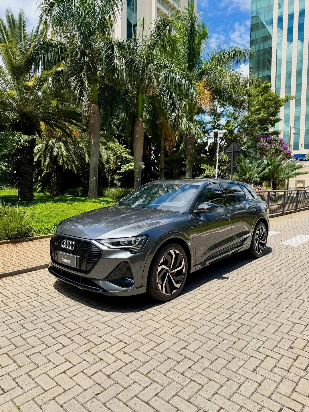 AUDI E-TRON PERFORMANCE BLACK QUATTRO - Imagem 1