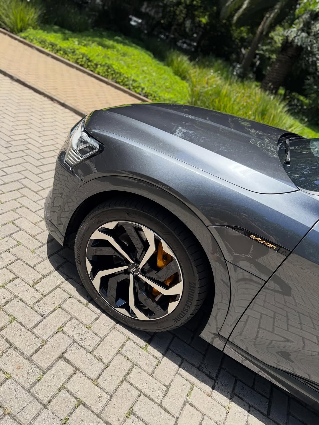 AUDI E-TRON PERFORMANCE BLACK QUATTRO - Imagem 2