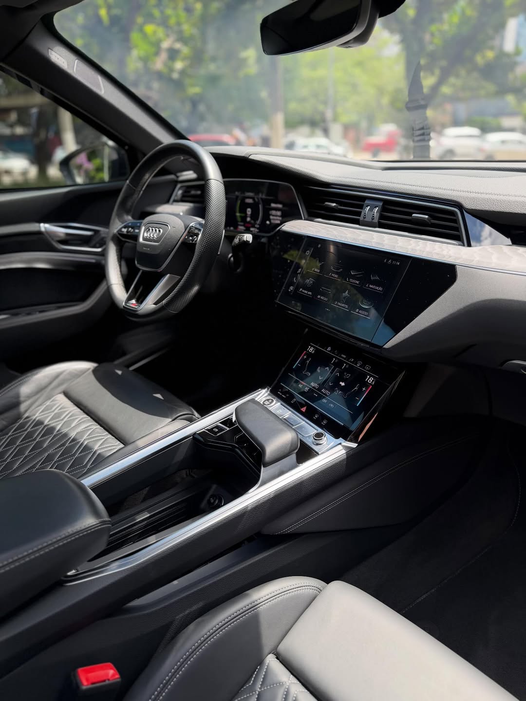 AUDI E-TRON PERFORMANCE BLACK QUATTRO - Imagem 4