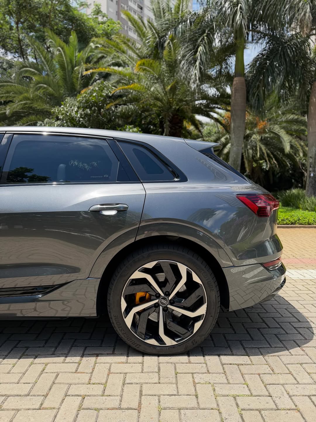 AUDI E-TRON PERFORMANCE BLACK QUATTRO - Imagem 5