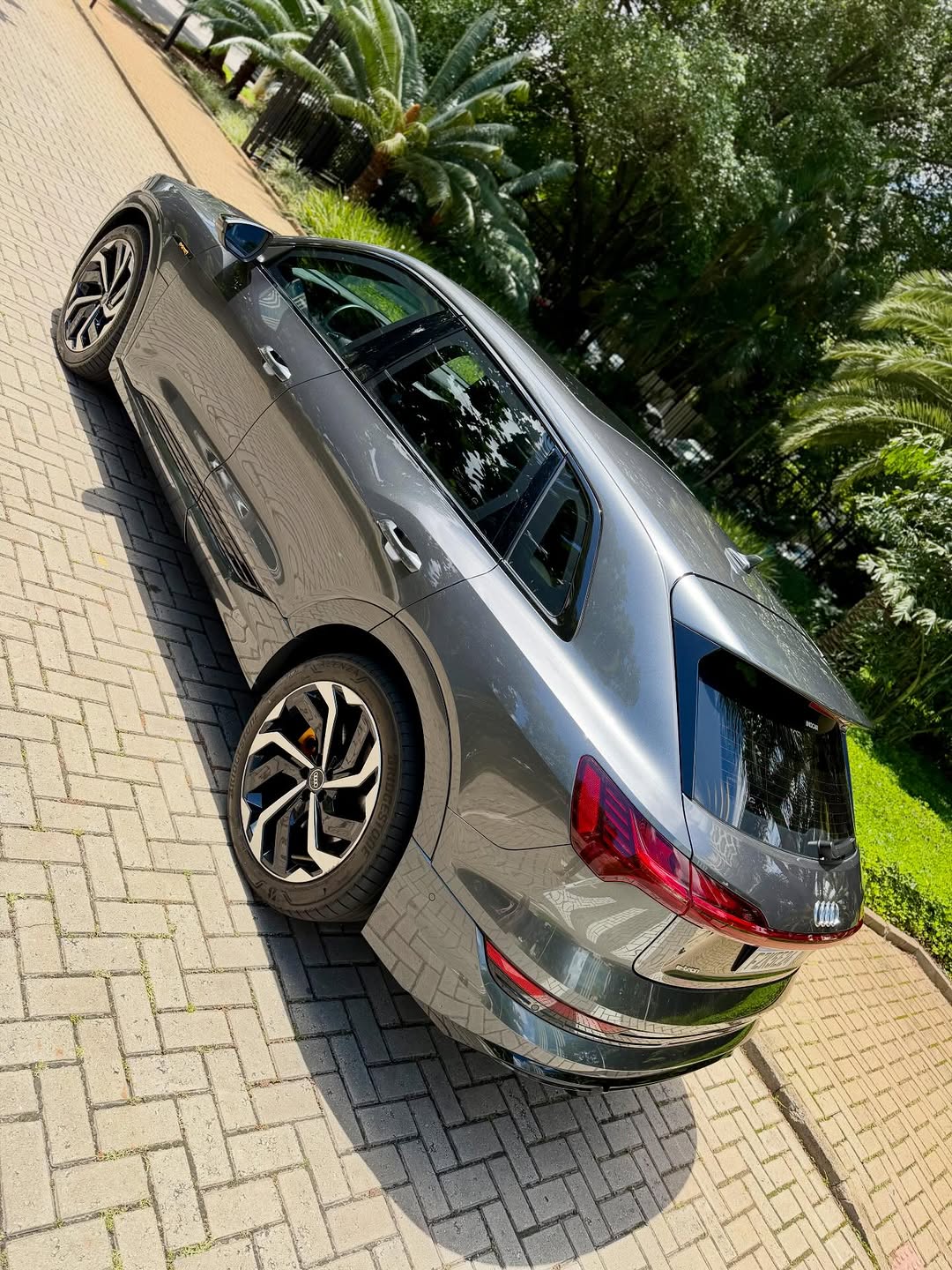 AUDI E-TRON PERFORMANCE BLACK QUATTRO - Imagem 6