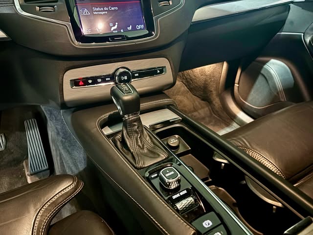 VOLVO XC90 MOMENTUM T6 - Imagem 5