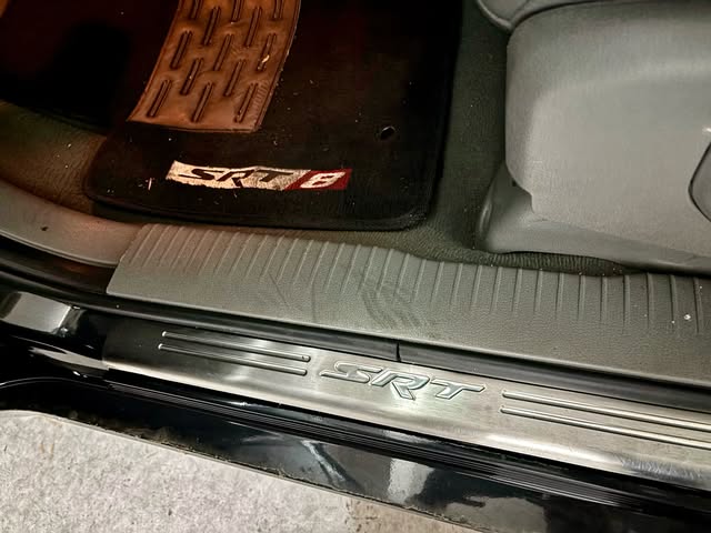 JEEP GRAND CHEROKEE SRT8 - Imagem 3