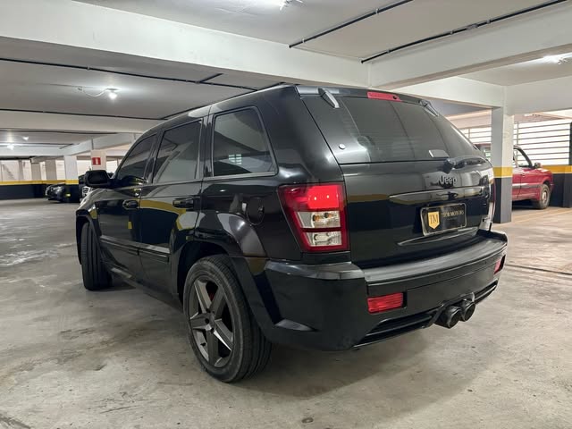 JEEP GRAND CHEROKEE SRT8 - Imagem 4