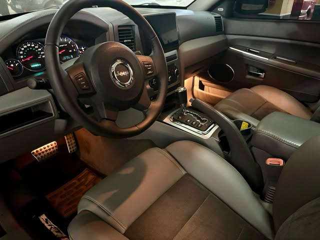 JEEP GRAND CHEROKEE SRT8 - Imagem 5
