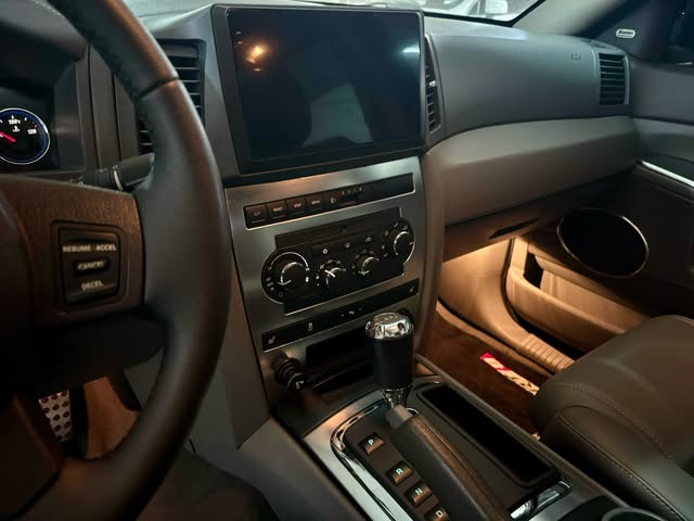 JEEP GRAND CHEROKEE SRT8 - Imagem 7