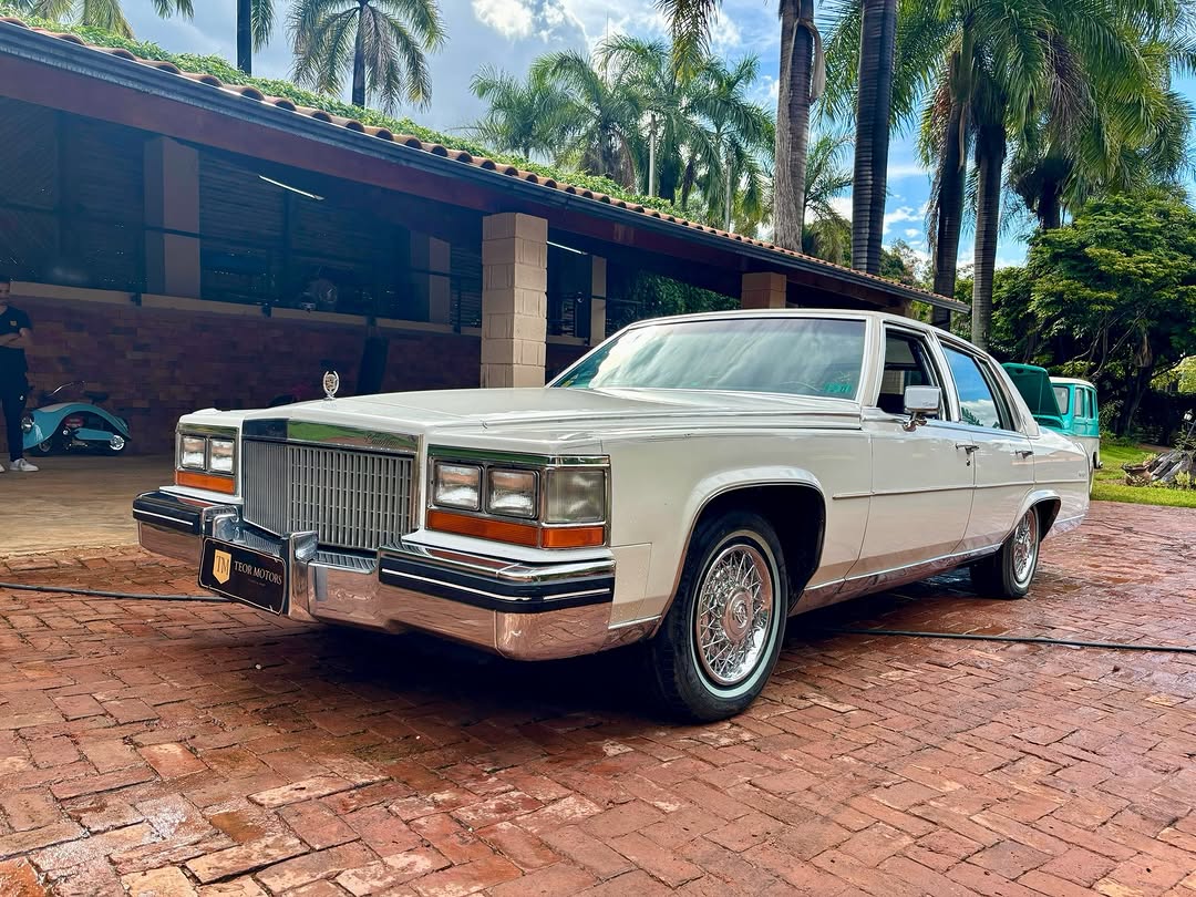 CADILLAC FLEETWOOD BROUGHTAM - Imagem 1