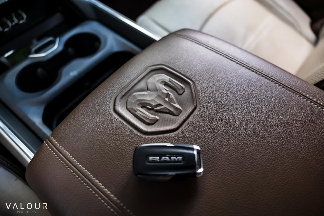 RAM 3500 LARAMIE - Imagem 17