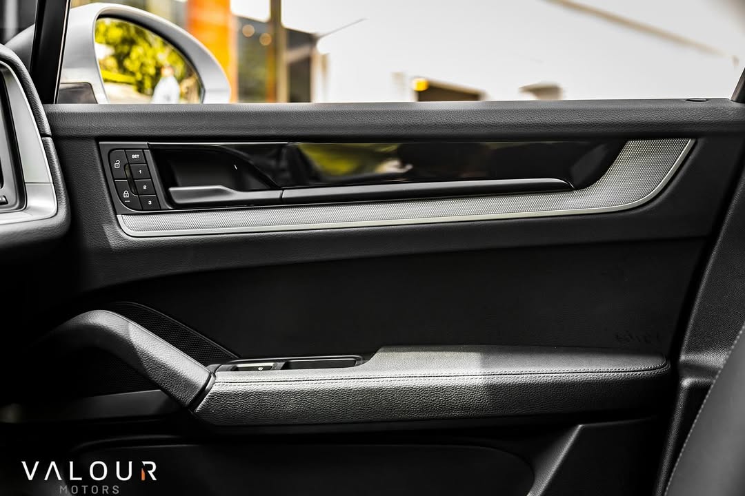 PORSCHE CAYENNE - Imagem 16