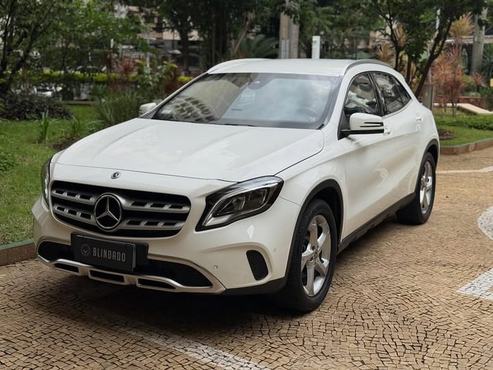 MERCEDES-BENZ GLA 200 ADVANCED