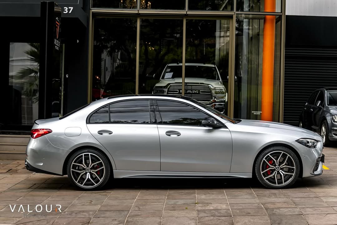 MERCEDES-BENZ C300 - Imagem 7