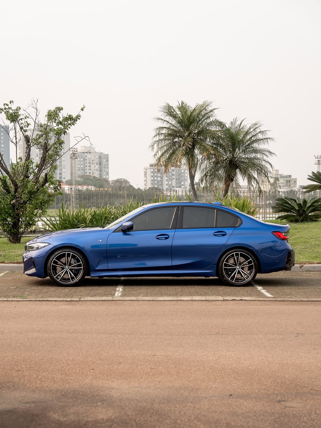 BMW 320I M SPORT - Imagem 3