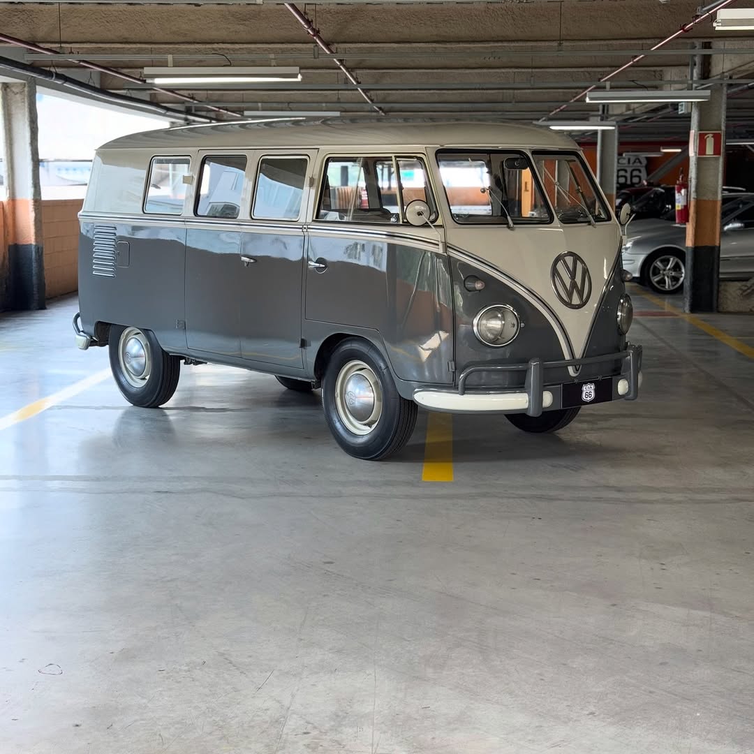 VOLKSWAGEN KOMBI LUXO - Imagem 1