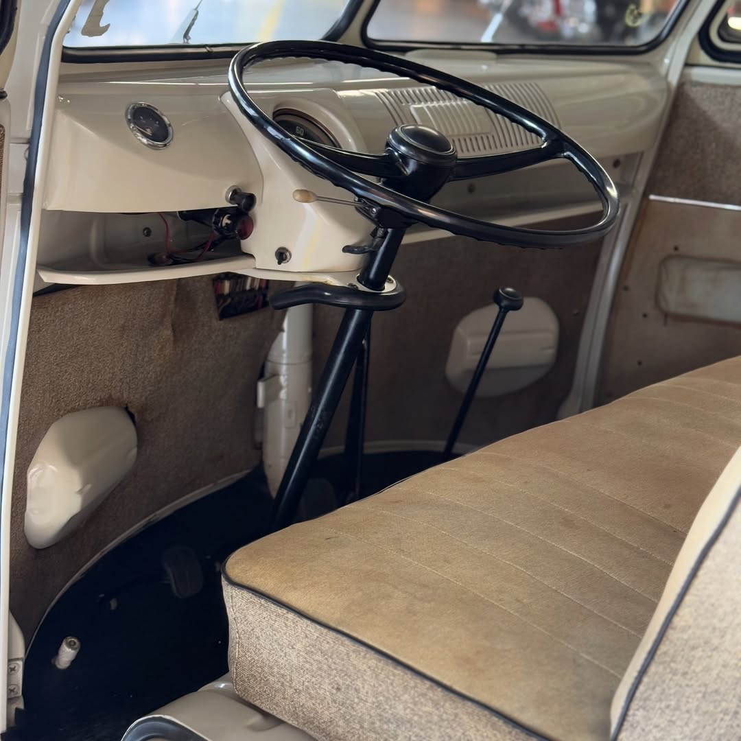 VOLKSWAGEN KOMBI LUXO - Imagem 4