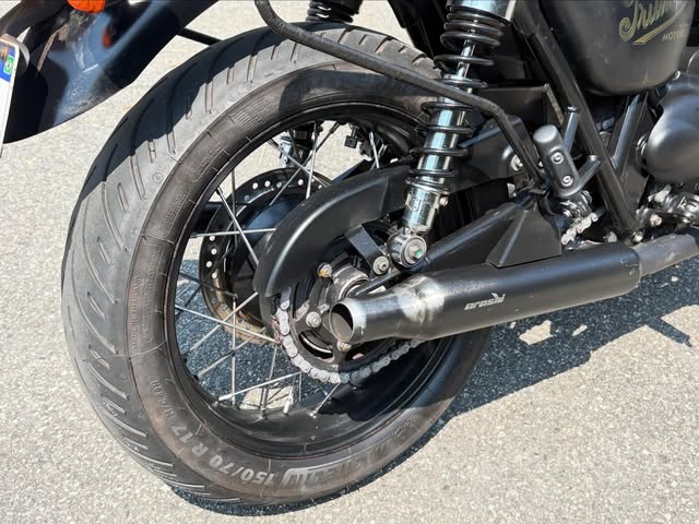 TRIUMPH BONNEVILLE T100 BLACK - Imagem 11