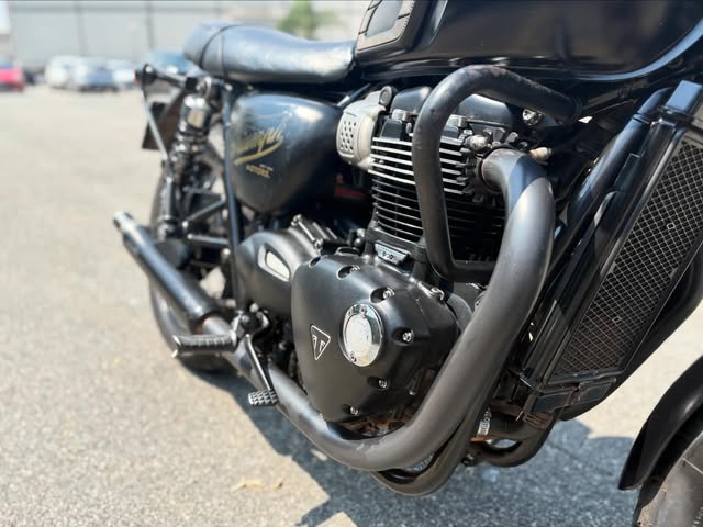 TRIUMPH BONNEVILLE T100 BLACK - Imagem 12
