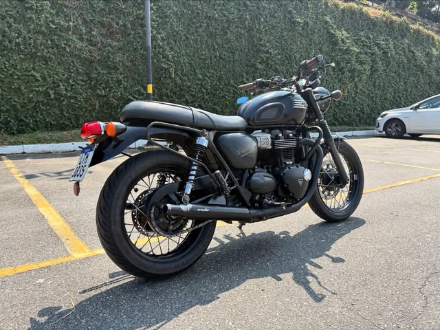 TRIUMPH BONNEVILLE T100 BLACK - Imagem 3