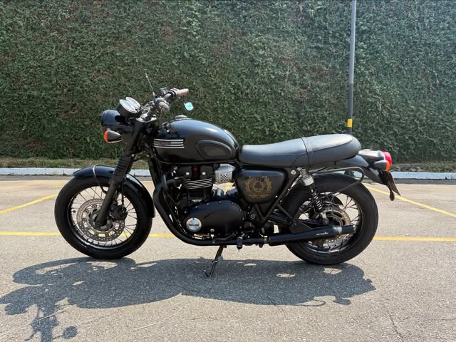 TRIUMPH BONNEVILLE T100 BLACK - Imagem 5