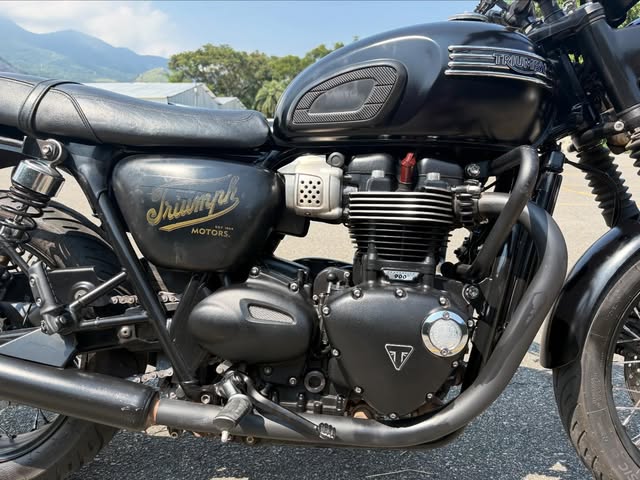 TRIUMPH BONNEVILLE T100 BLACK - Imagem 9