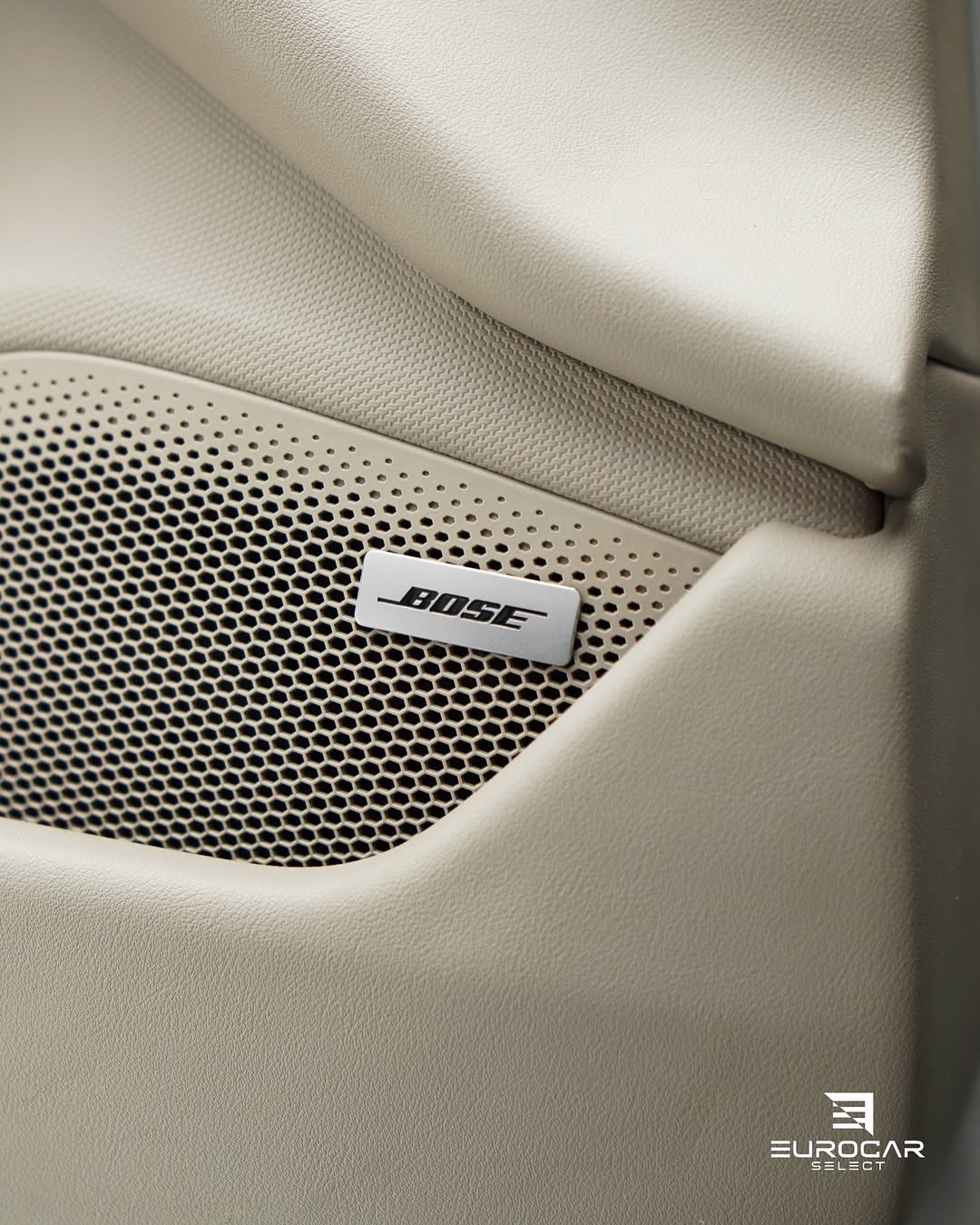 PORSCHE TAYCAN 4S - Imagem 6