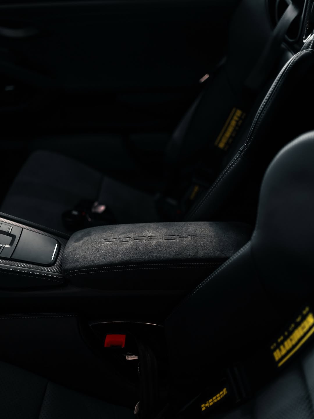 PORSCHE 718 GT4RS - Imagem 11