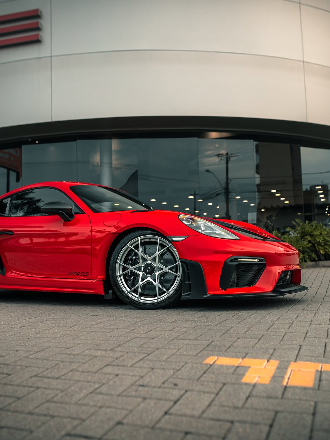 PORSCHE 718 GT4RS - Imagem 16