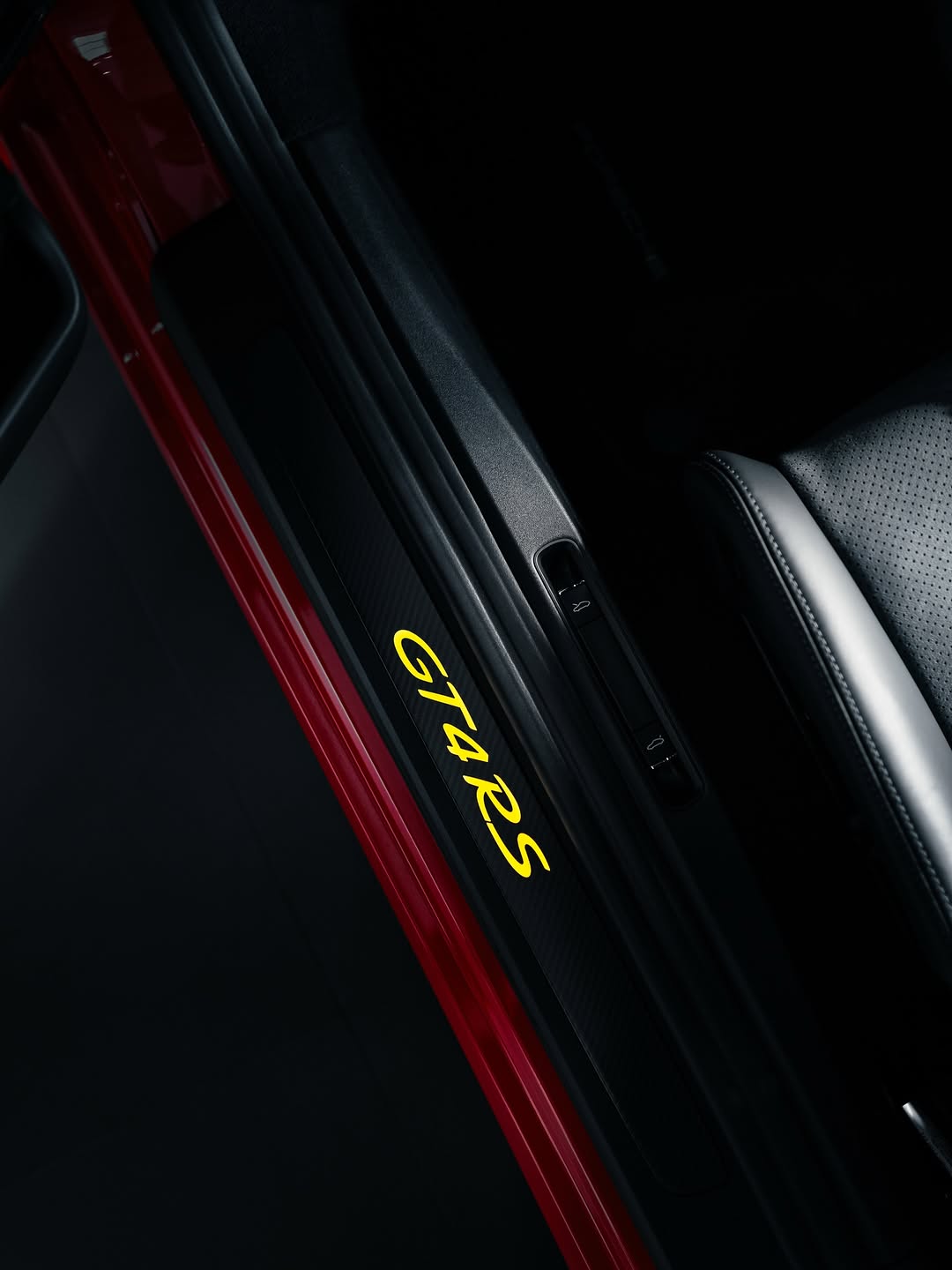 PORSCHE 718 GT4RS - Imagem 9