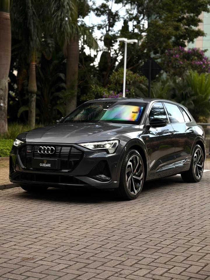 AUDI E-TRON PERFORMANCE BLACK QUATTRO - Imagem 1