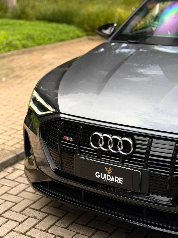AUDI E-TRON PERFORMANCE BLACK QUATTRO - Imagem 2