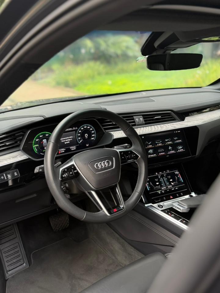 AUDI E-TRON PERFORMANCE BLACK QUATTRO - Imagem 8