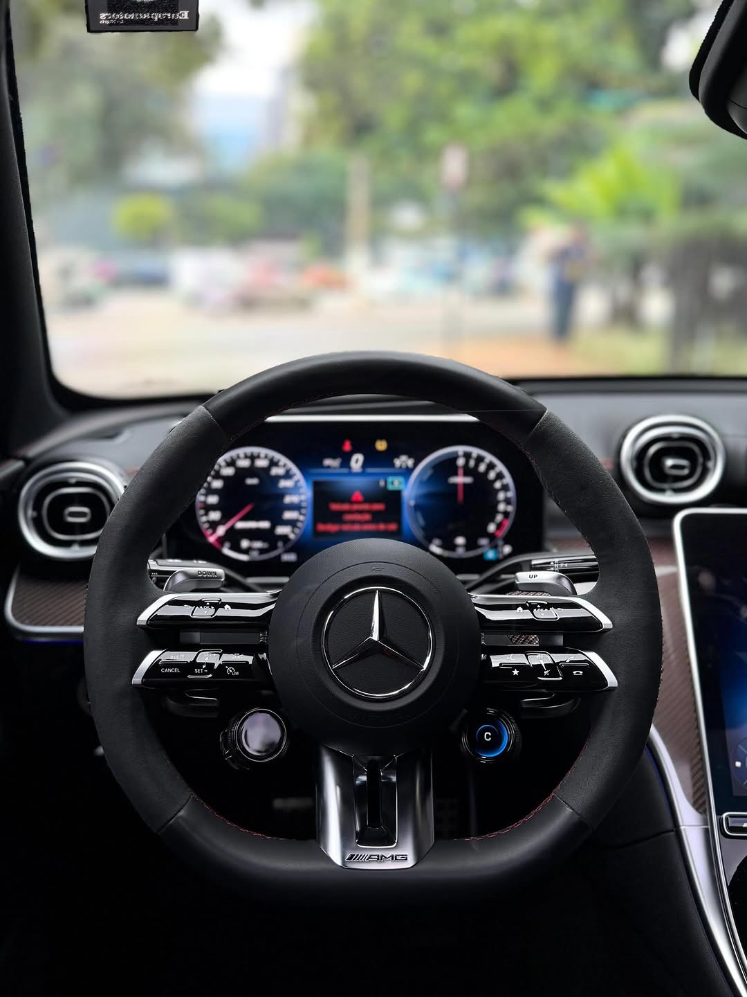 MERCEDES-BENZ C63 AMG F1 EDITION - Imagem 8