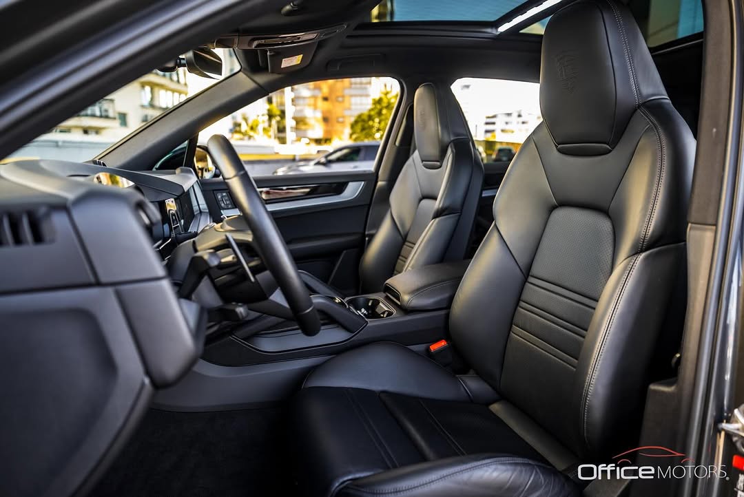 PORSCHE CAYENNE E-HYBRID - Imagem 6