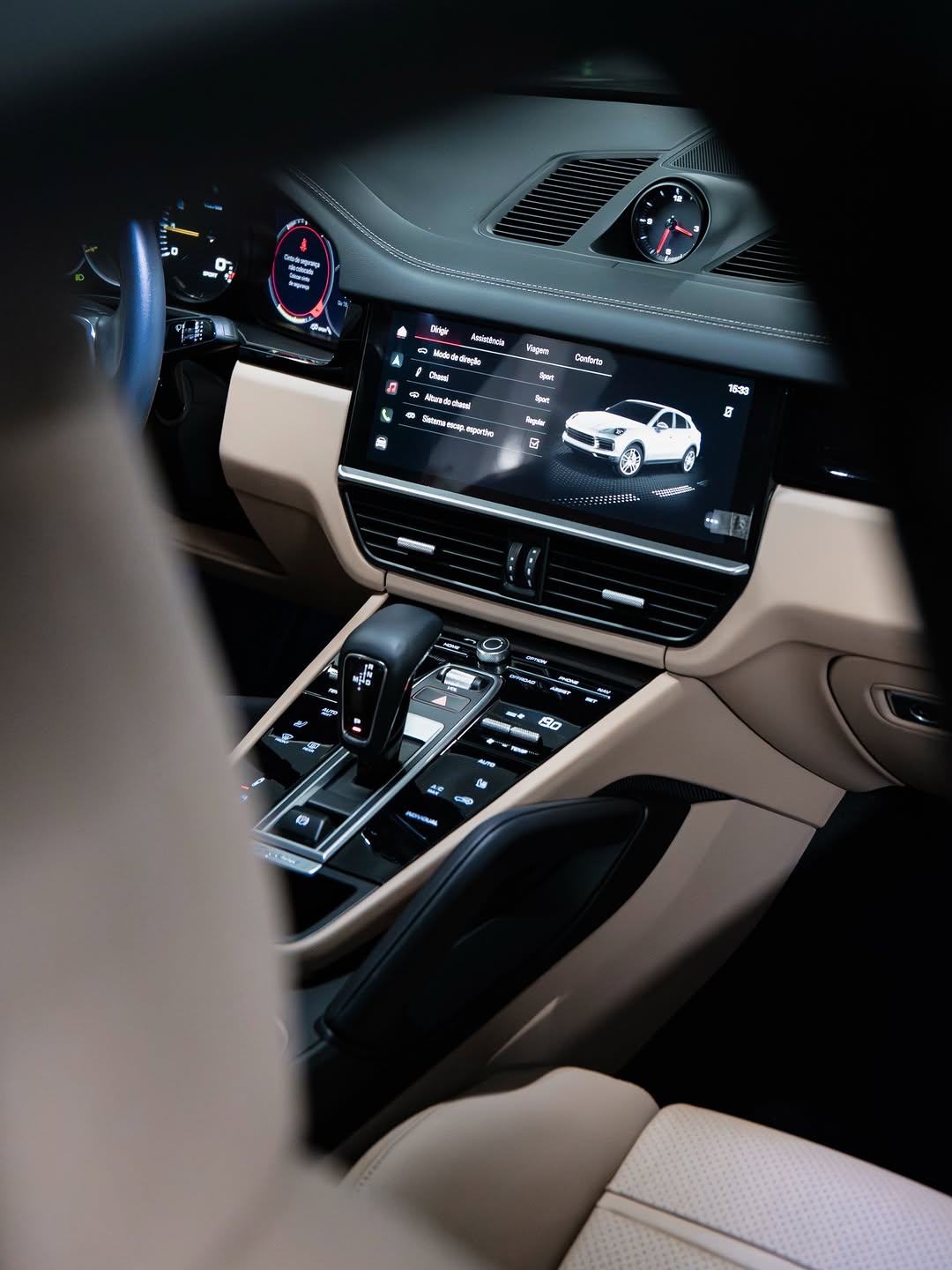 PORSCHE CAYENNE E-HYBRID - Imagem 9
