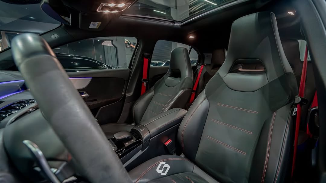 MERCEDES-BENZ A45 S - Imagem 14
