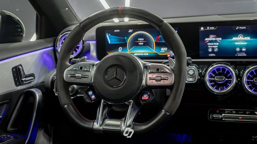 MERCEDES-BENZ A45 S - Imagem 18