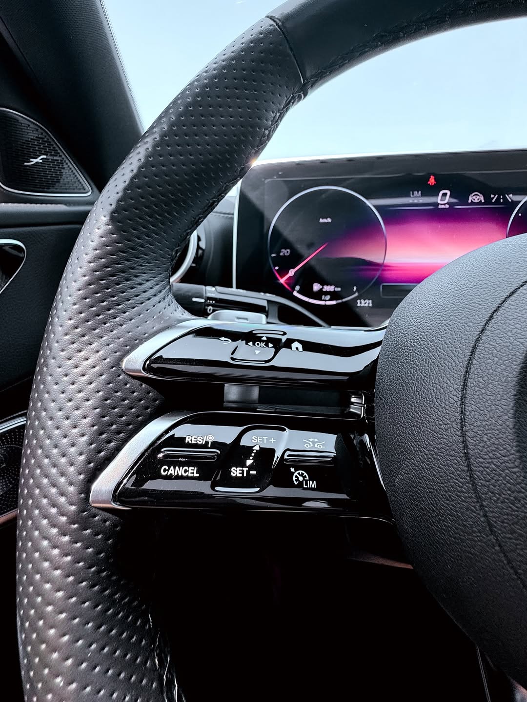 MERCEDES-BENZ C300 AMG LINE - Imagem 8