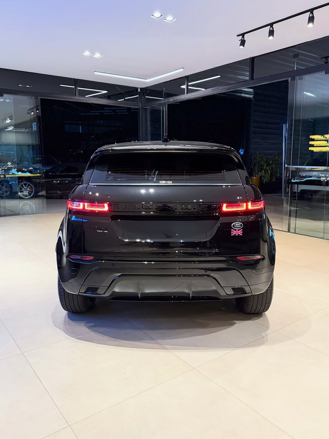 LAND ROVER EVOQUE P300 HSE R-DYNAMIC - Imagem 3