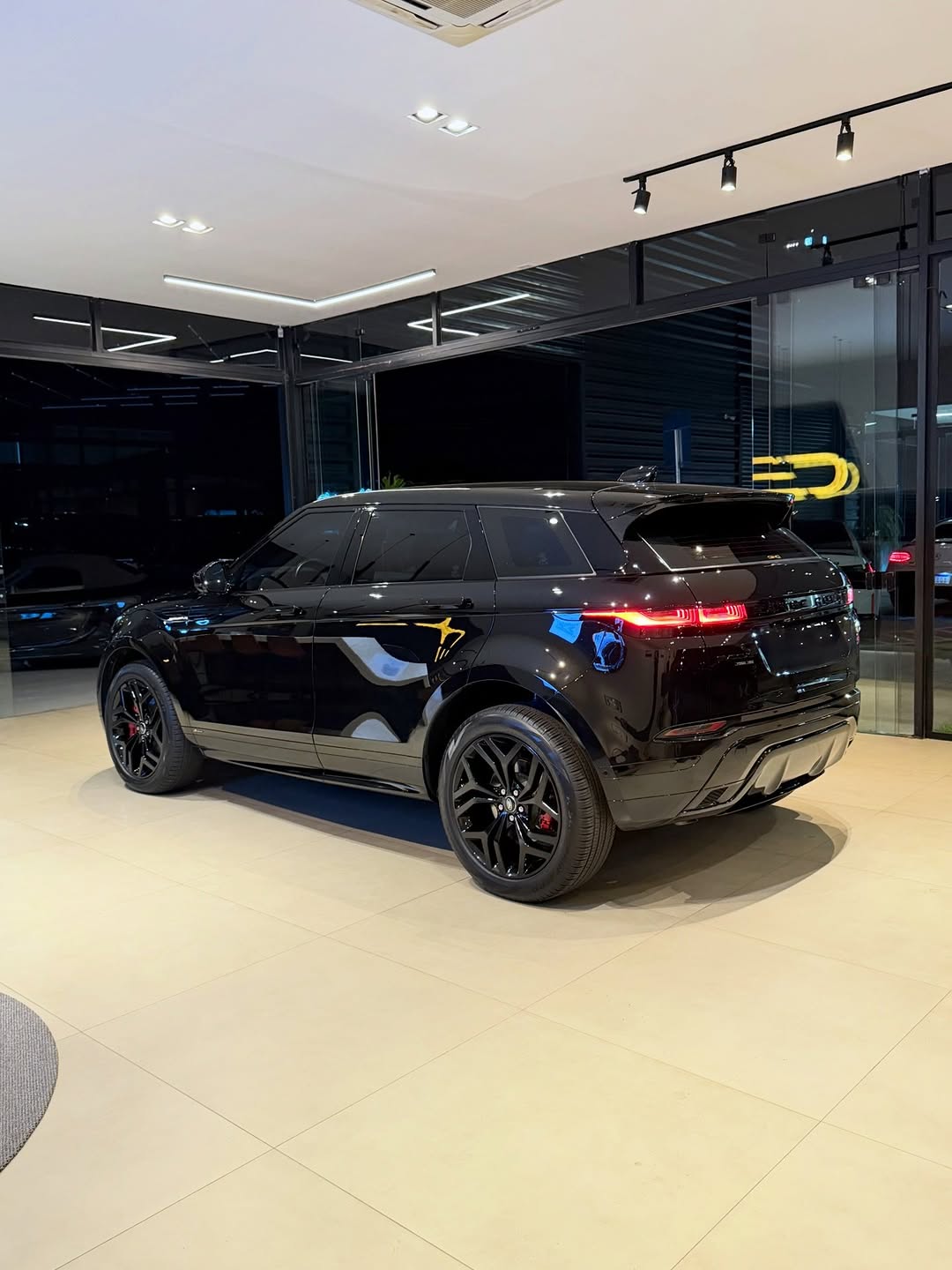 LAND ROVER EVOQUE P300 HSE R-DYNAMIC - Imagem 4